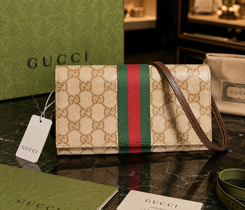 Gucci small pouch - small, strap