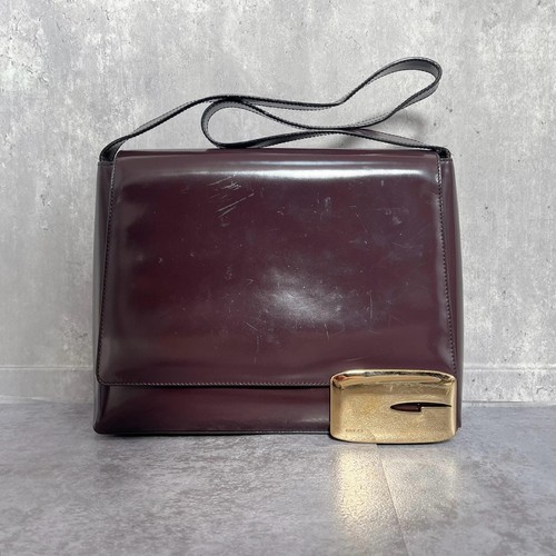 Gucci buckle logo flap - g,