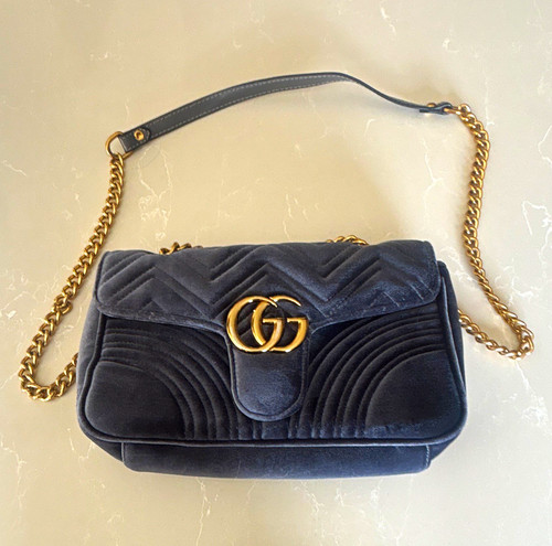 Black velvet quilted logo - black,